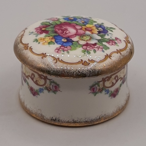 Staffordshire Trinket Box Fine Bone China England Roses Floral Total Elegance - Picture 3 of 8